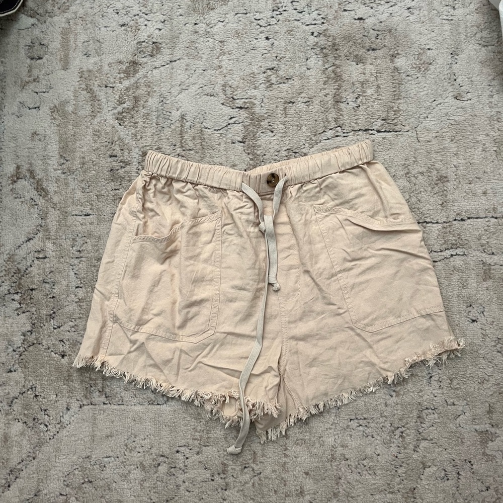 Cream/tan shorts